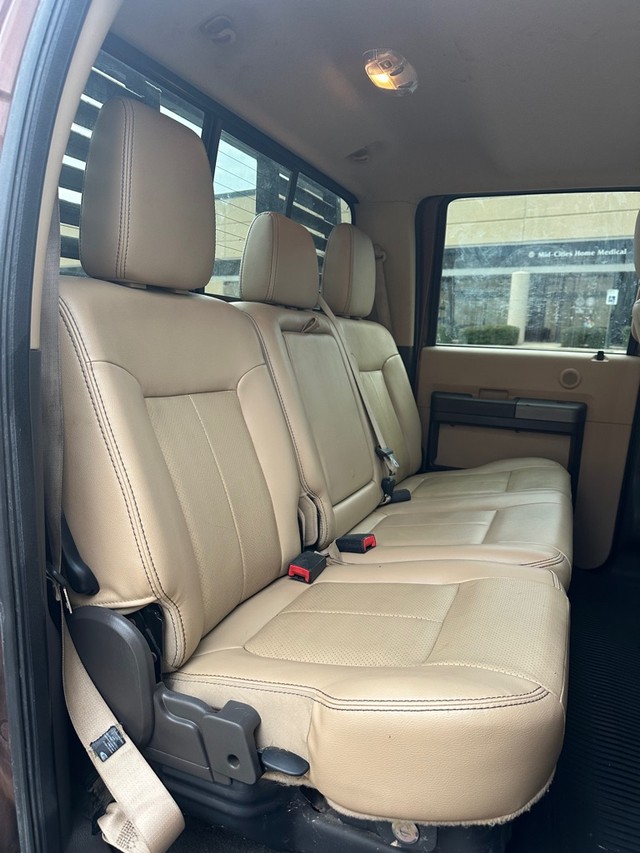 Ford Super Duty F-350 DRW Vehicle Full-screen Gallery Image 10