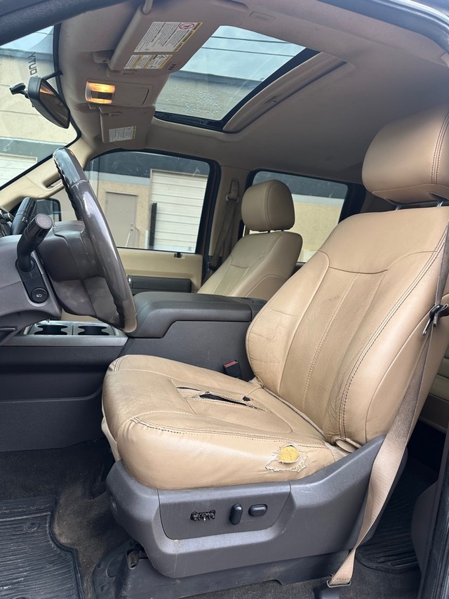 Ford Super Duty F-350 DRW Vehicle Full-screen Gallery Image 13