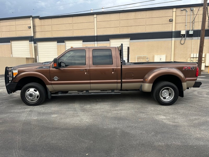 Ford Super Duty F-350 DRW Vehicle Full-screen Gallery Image 2