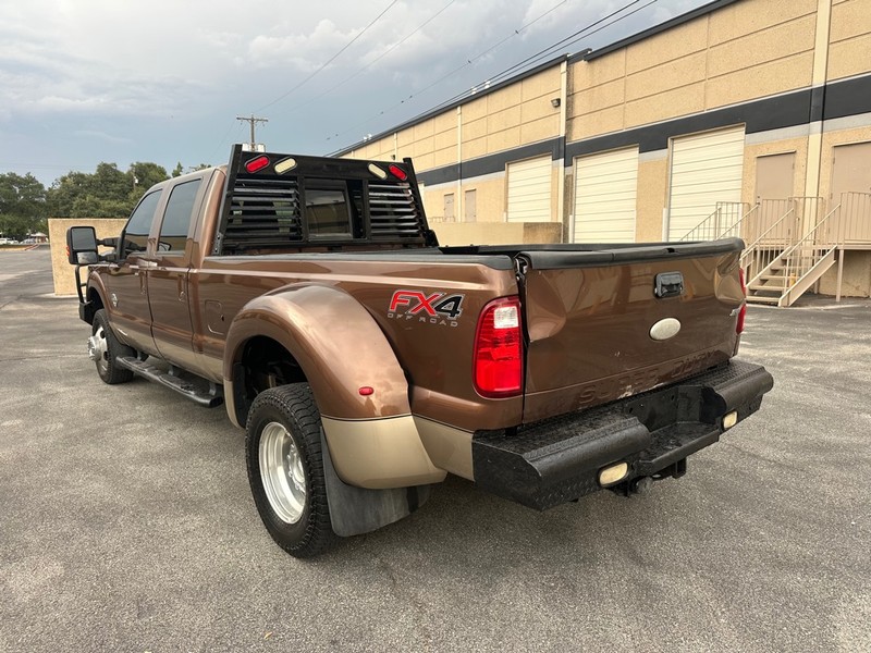 Ford Super Duty F-350 DRW Vehicle Full-screen Gallery Image 3