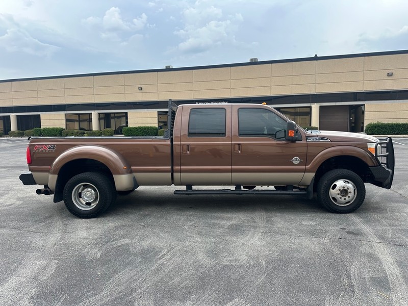 Ford Super Duty F-350 DRW Vehicle Full-screen Gallery Image 5