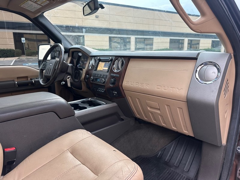 Ford Super Duty F-350 DRW Vehicle Full-screen Gallery Image 12