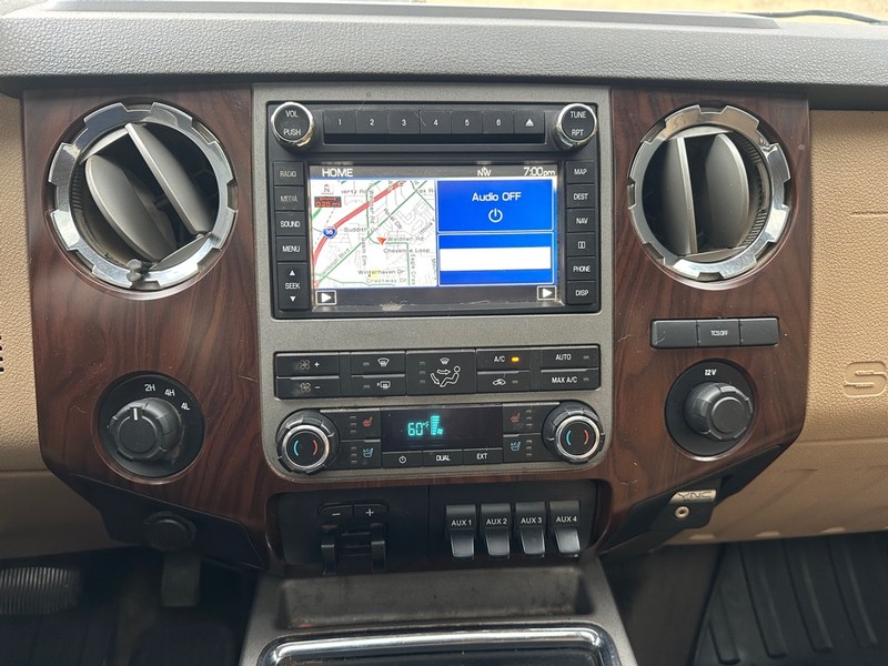 Ford Super Duty F-350 DRW Vehicle Full-screen Gallery Image 15