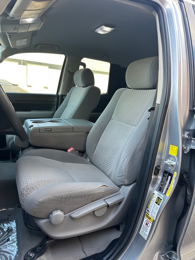 Toyota Tundra 2WD Vehicle Full-screen Gallery Image 13