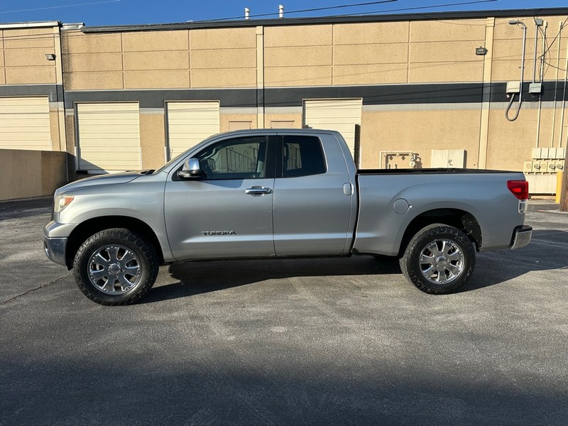 Toyota Tundra 2WD Vehicle Full-screen Gallery Image 02