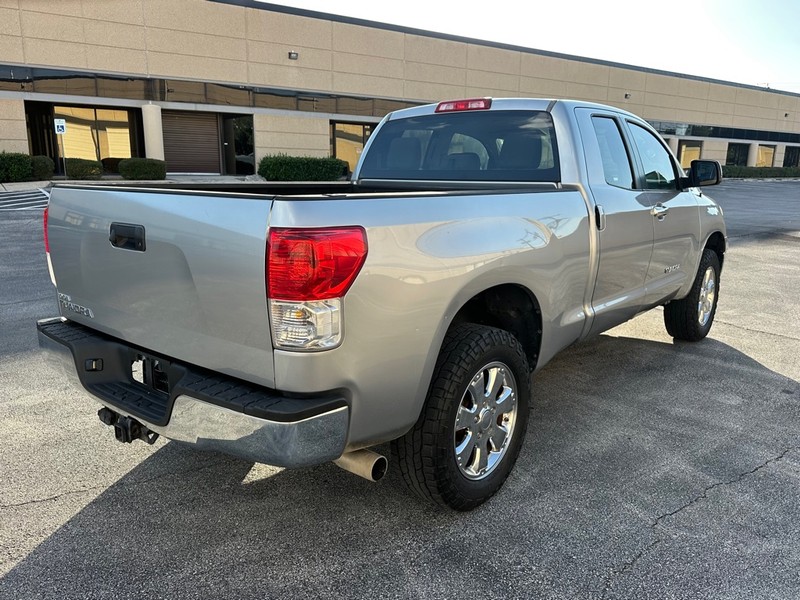 Toyota Tundra 2WD Vehicle Full-screen Gallery Image 04