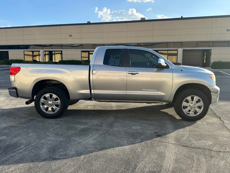 Toyota Tundra 2WD Vehicle Full-screen Gallery Image 05