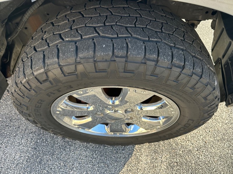 Toyota Tundra 2WD Vehicle Full-screen Gallery Image 07