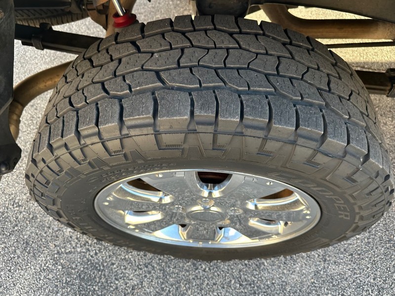 Toyota Tundra 2WD Vehicle Full-screen Gallery Image 08