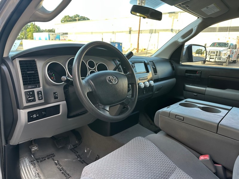 Toyota Tundra 2WD Vehicle Full-screen Gallery Image 14