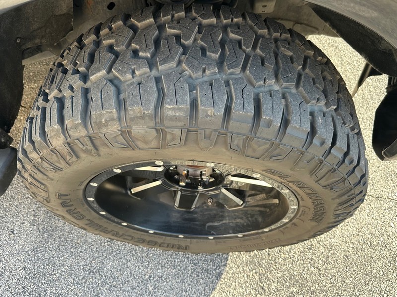 Ford F-150 Vehicle Full-screen Gallery Image 09