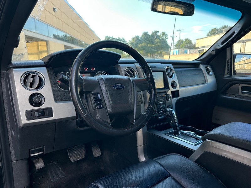 Ford F-150 Vehicle Full-screen Gallery Image 16