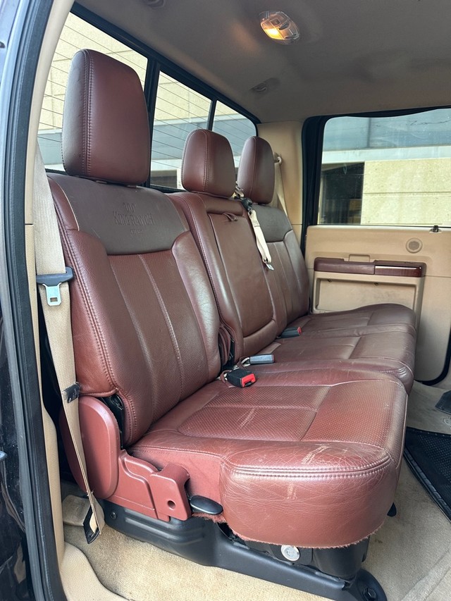 Ford Super Duty F-350 SRW Vehicle Full-screen Gallery Image 12