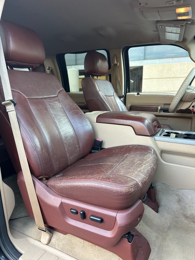 Ford Super Duty F-350 SRW Vehicle Full-screen Gallery Image 13