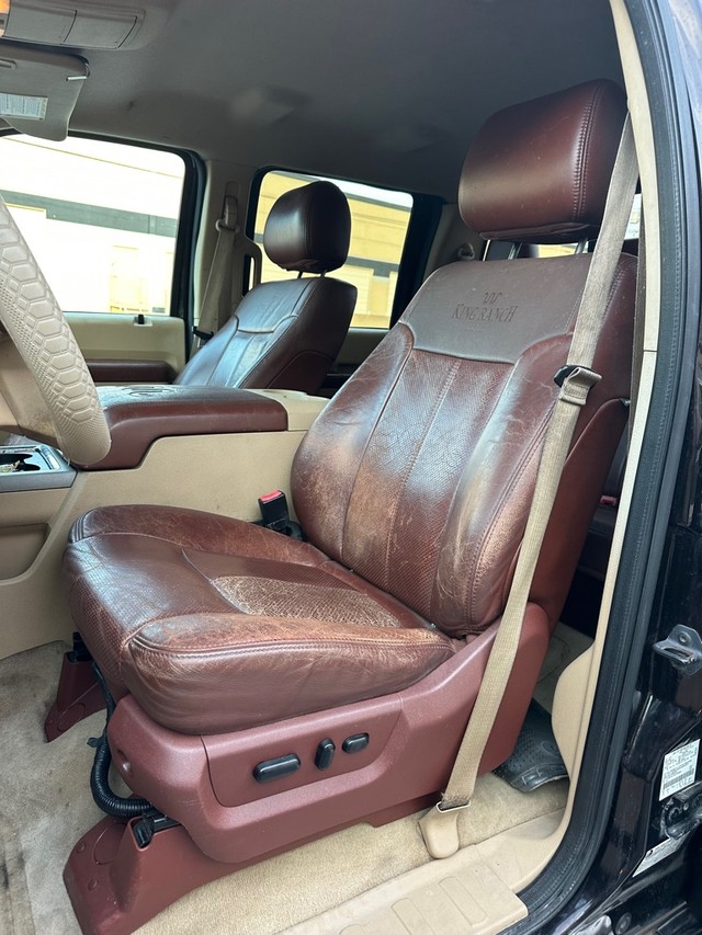 Ford Super Duty F-350 SRW Vehicle Full-screen Gallery Image 15