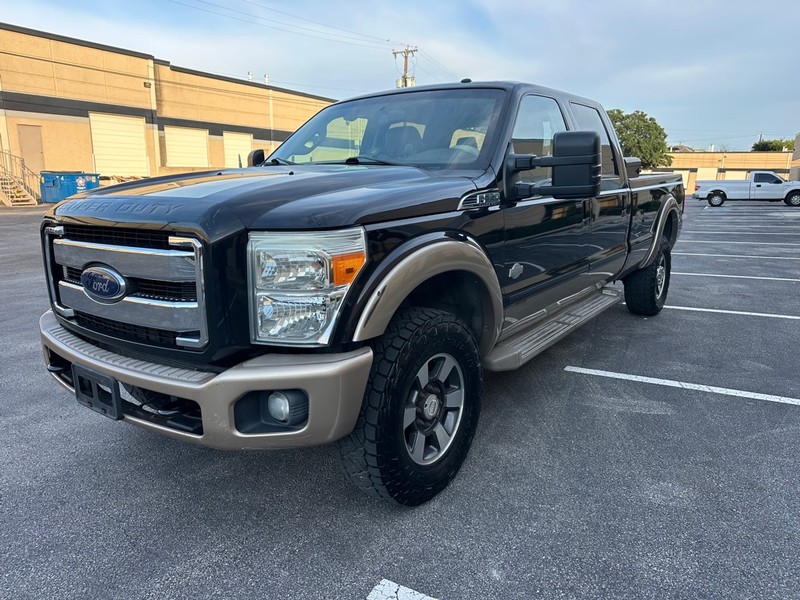 Ford Super Duty F-350 SRW Vehicle Full-screen Gallery Image 01