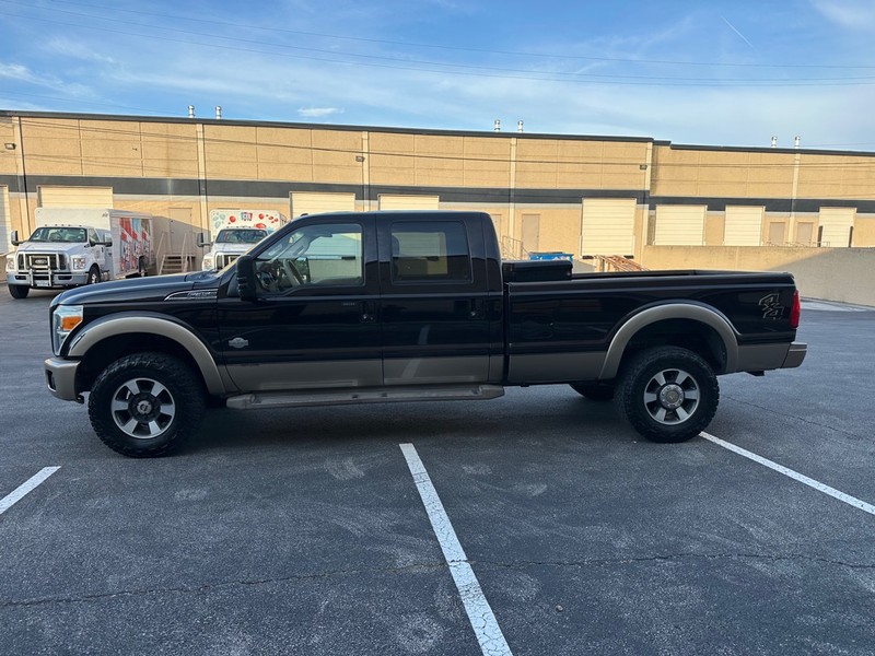 Ford Super Duty F-350 SRW Vehicle Full-screen Gallery Image 03
