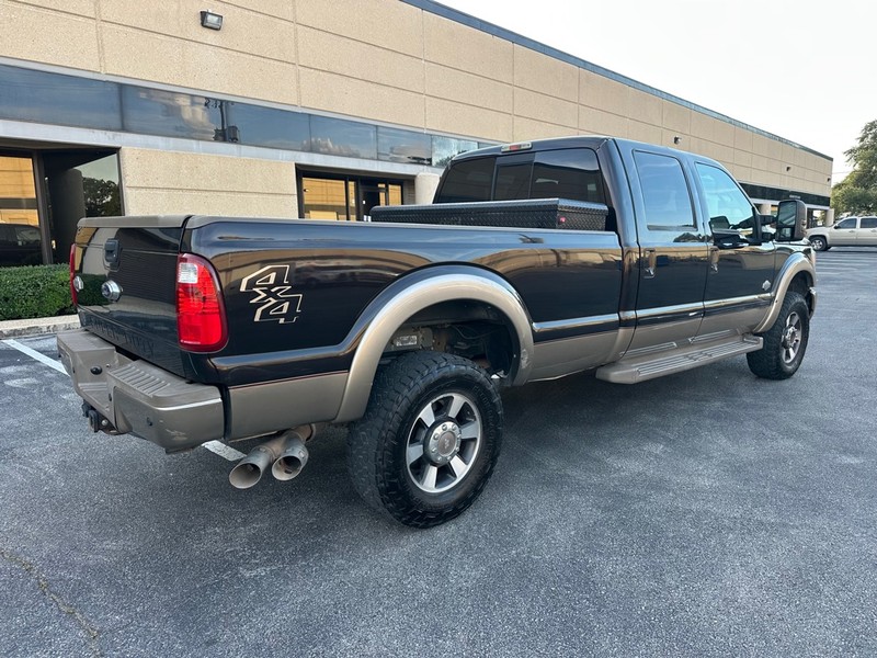 Ford Super Duty F-350 SRW Vehicle Full-screen Gallery Image 05