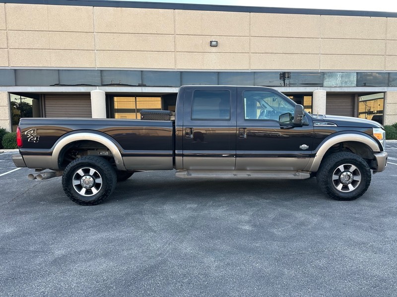 Ford Super Duty F-350 SRW Vehicle Full-screen Gallery Image 06