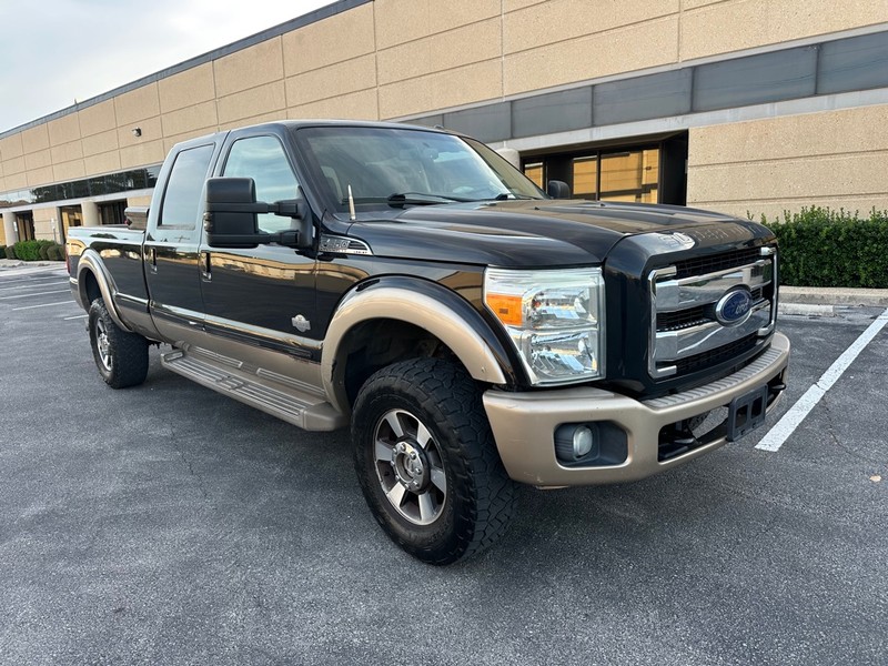 Ford Super Duty F-350 SRW Vehicle Full-screen Gallery Image 07