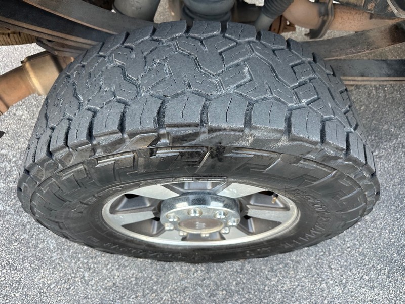 Ford Super Duty F-350 SRW Vehicle Full-screen Gallery Image 09