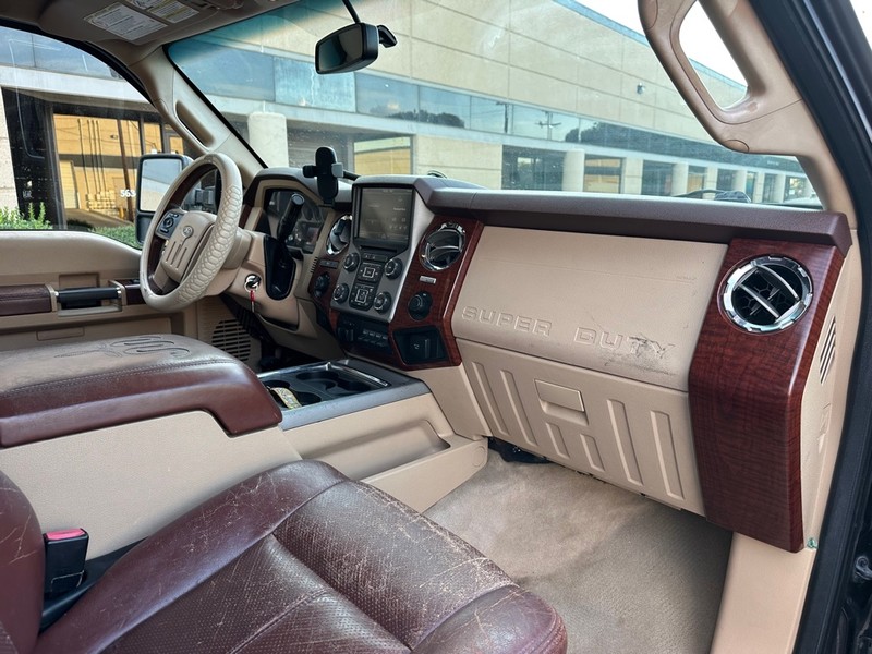 Ford Super Duty F-350 SRW Vehicle Full-screen Gallery Image 14