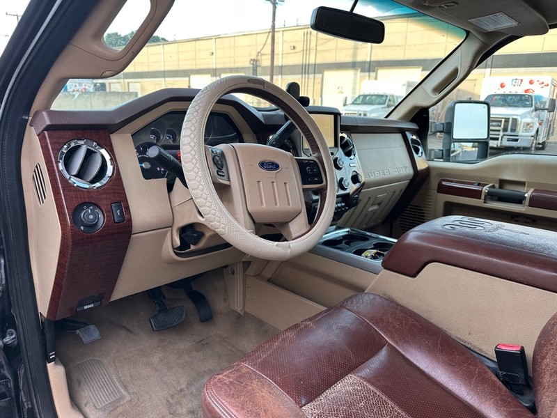 Ford Super Duty F-350 SRW Vehicle Full-screen Gallery Image 16