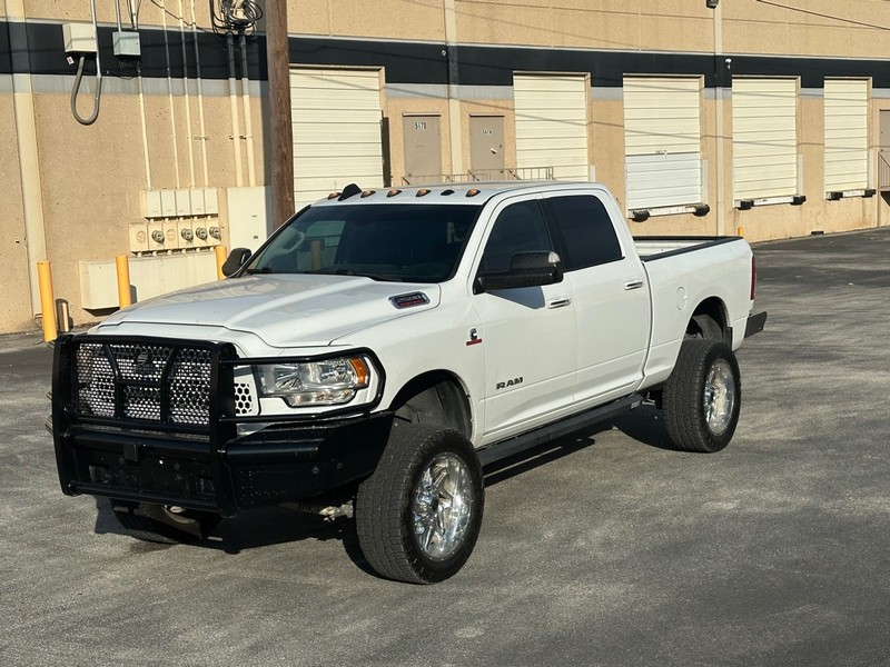 Ram 2500 Vehicle Full-screen Gallery Image 02