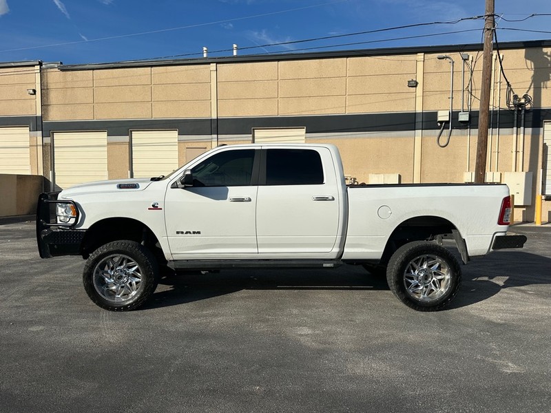Ram 2500 Vehicle Full-screen Gallery Image 03