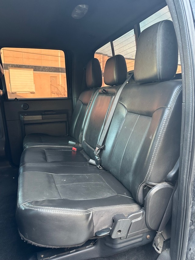 Ford Super Duty F-250 SRW Vehicle Full-screen Gallery Image 12