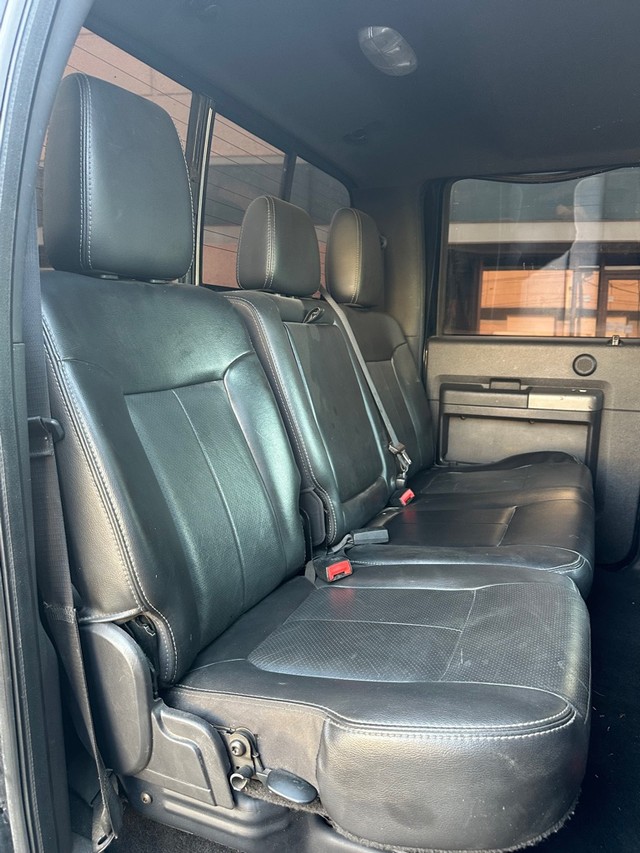Ford Super Duty F-250 SRW Vehicle Full-screen Gallery Image 13