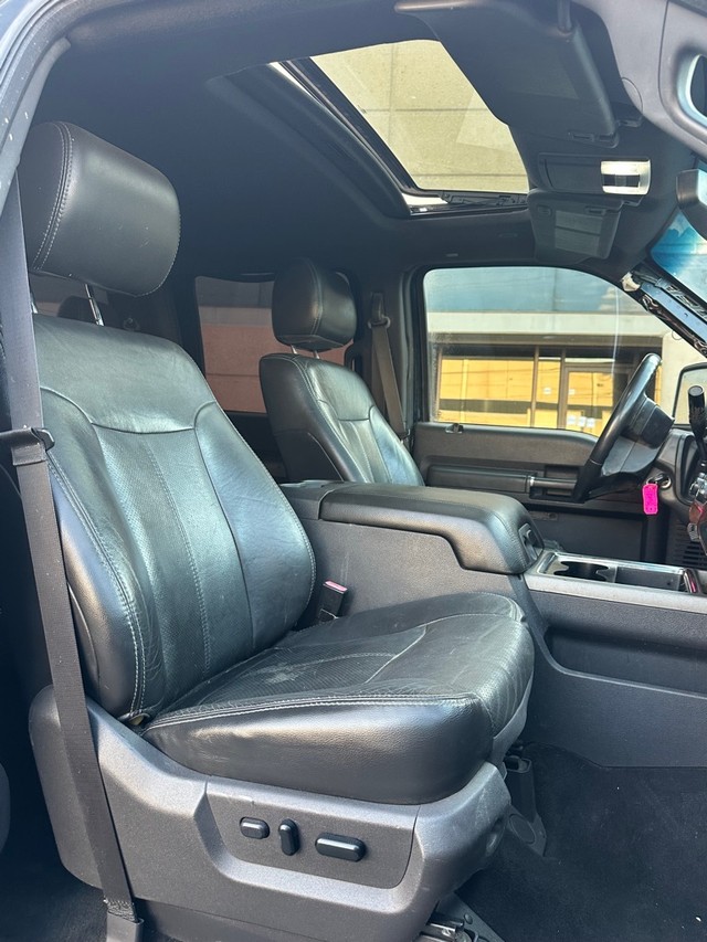 Ford Super Duty F-250 SRW Vehicle Full-screen Gallery Image 14