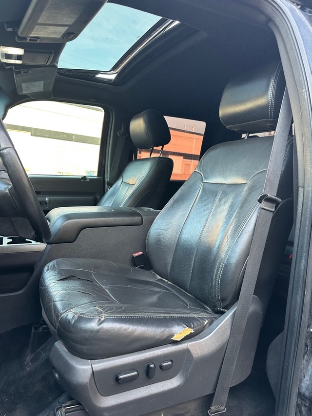 Ford Super Duty F-250 SRW Vehicle Full-screen Gallery Image 16