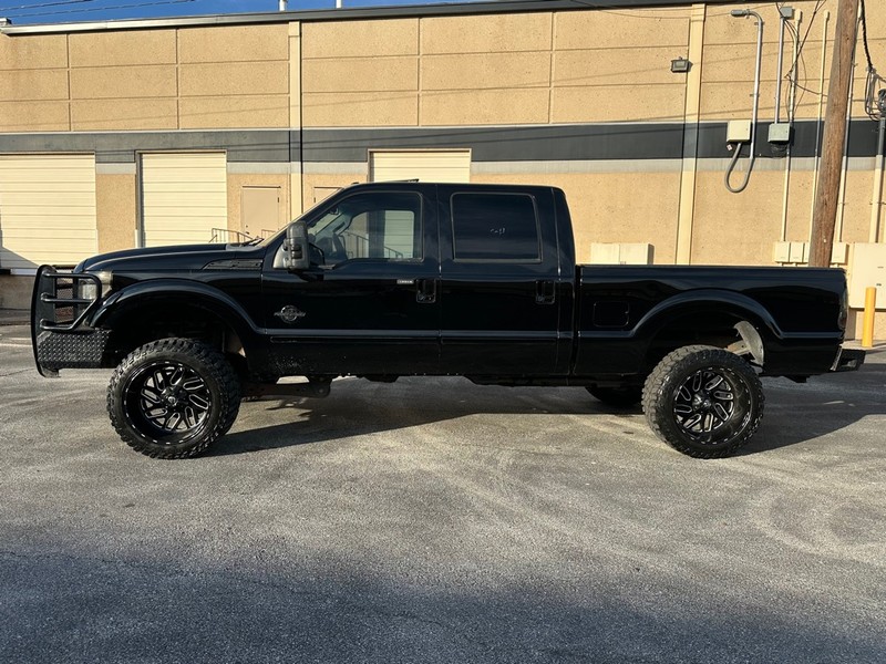 Ford Super Duty F-250 SRW Vehicle Full-screen Gallery Image 03