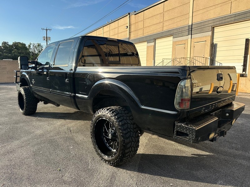 Ford Super Duty F-250 SRW Vehicle Full-screen Gallery Image 04