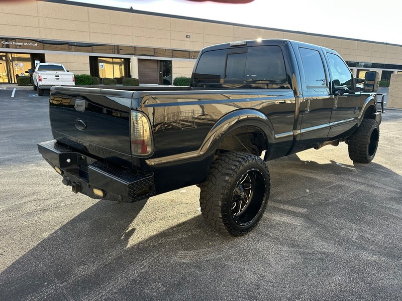 Ford Super Duty F-250 SRW Vehicle Full-screen Gallery Image 05