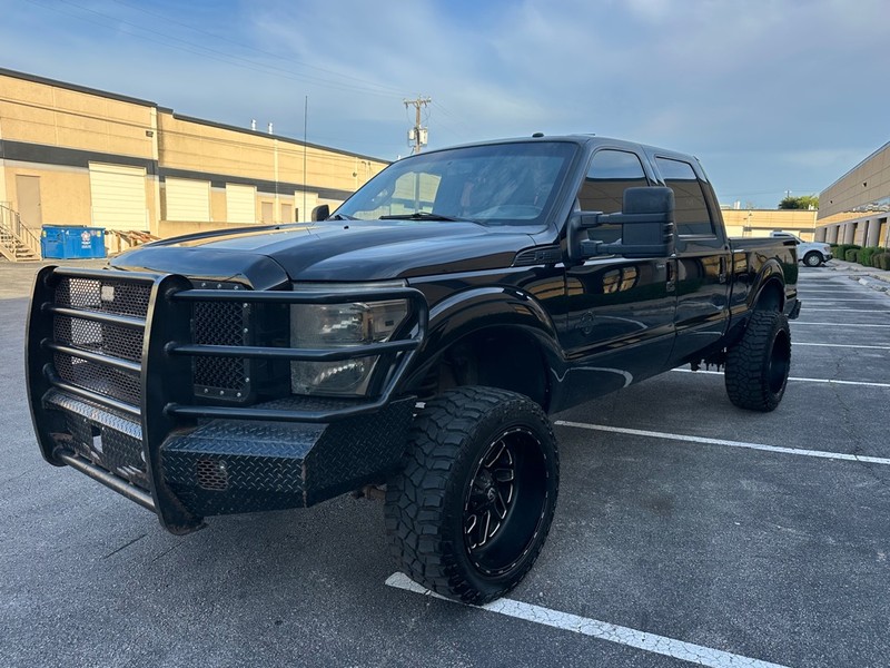 Ford Super Duty F-250 SRW Vehicle Full-screen Gallery Image 11