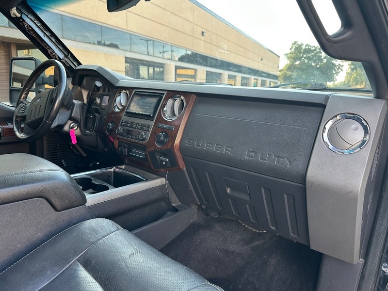 Ford Super Duty F-250 SRW Vehicle Full-screen Gallery Image 15