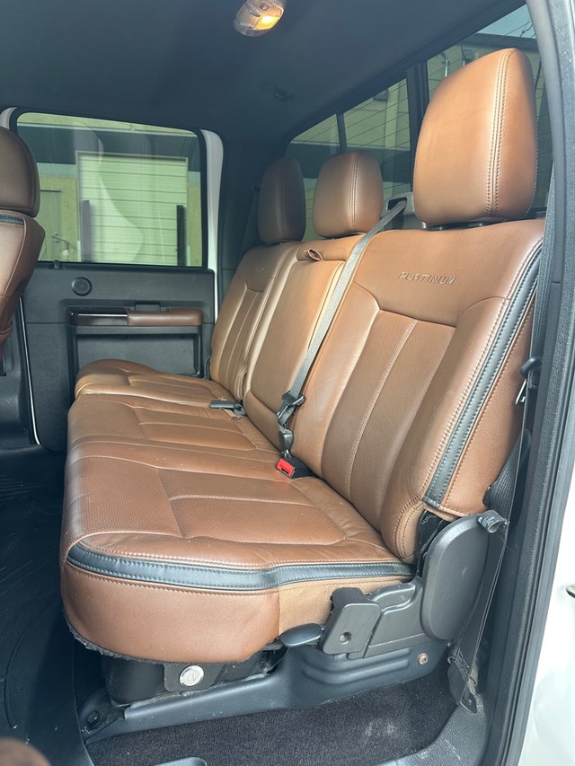 Ford Super Duty F-350 SRW Vehicle Full-screen Gallery Image 10
