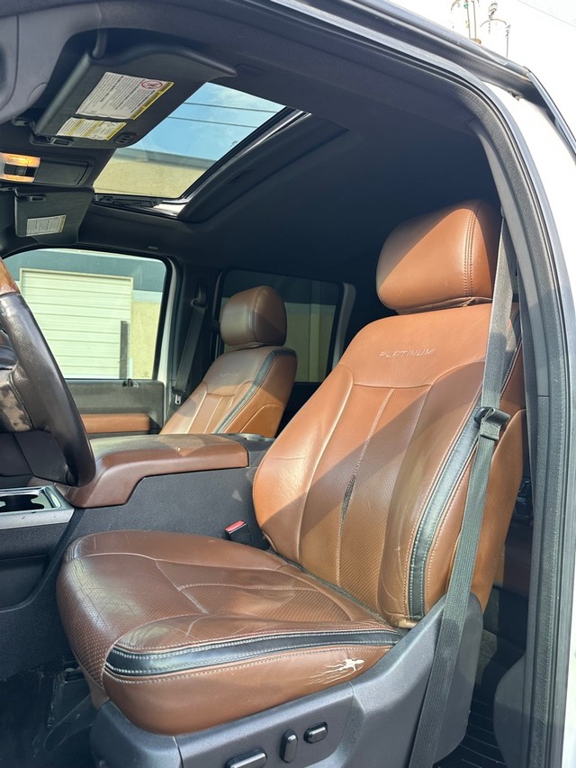 Ford Super Duty F-350 SRW Vehicle Full-screen Gallery Image 16