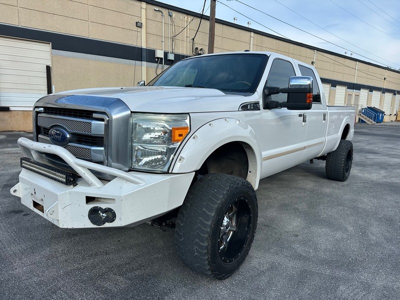 Ford Super Duty F-350 SRW Vehicle Full-screen Gallery Image 01
