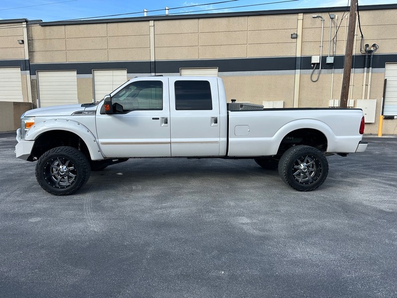 Ford Super Duty F-350 SRW Vehicle Full-screen Gallery Image 03