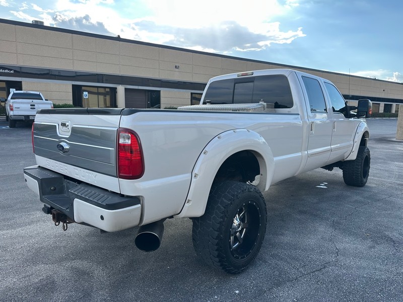 Ford Super Duty F-350 SRW Vehicle Full-screen Gallery Image 05