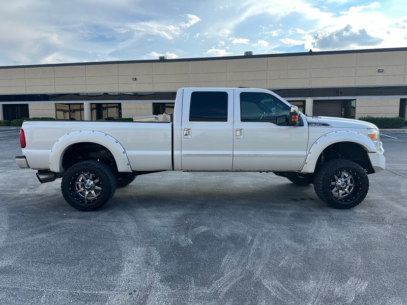 Ford Super Duty F-350 SRW Vehicle Full-screen Gallery Image 06