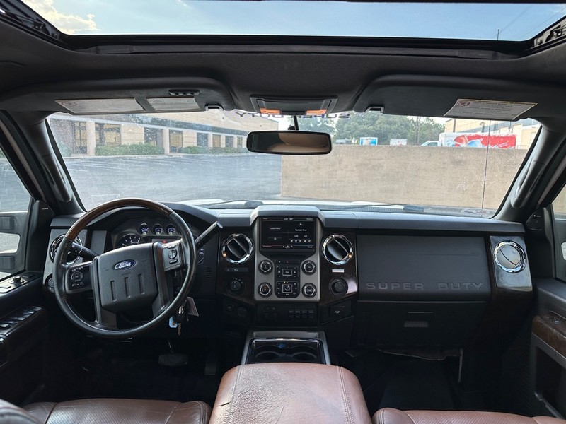 Ford Super Duty F-350 SRW Vehicle Full-screen Gallery Image 13