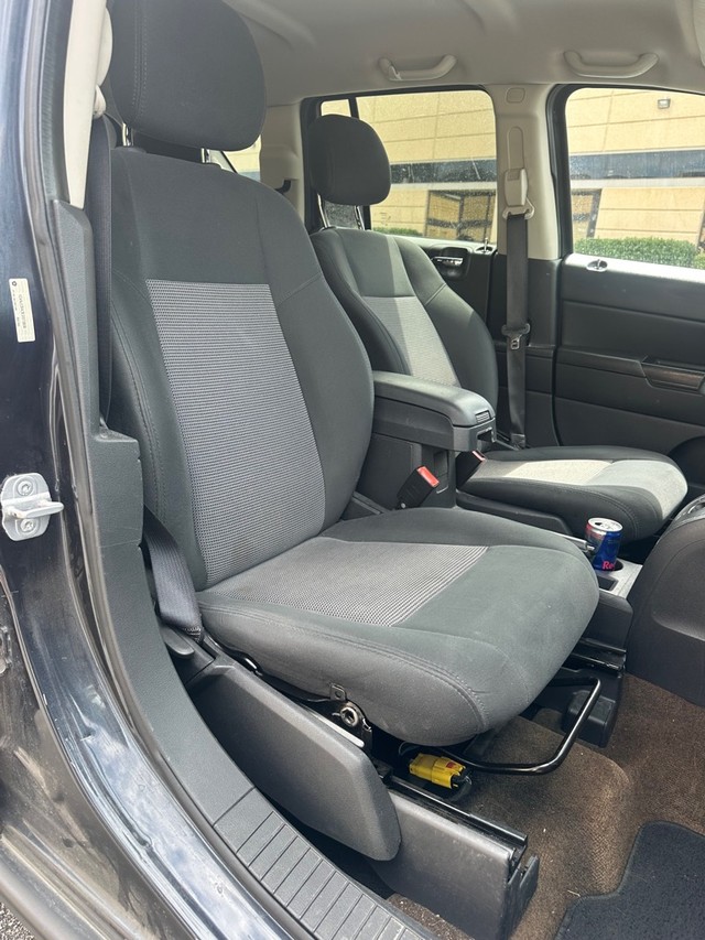 Jeep Compass Vehicle Full-screen Gallery Image 10