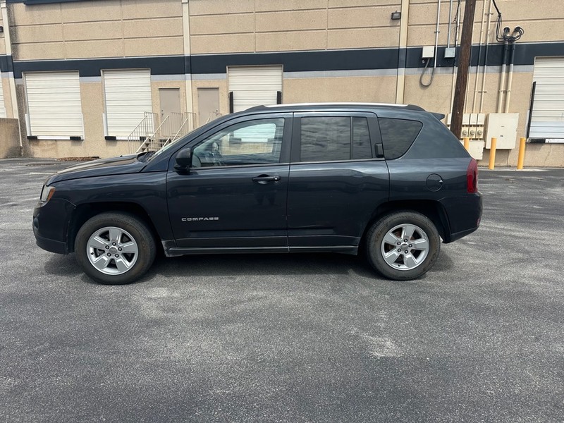 Jeep Compass Vehicle Full-screen Gallery Image 02
