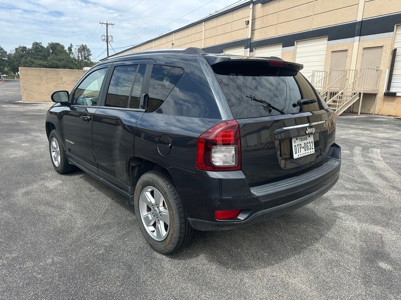 Jeep Compass Vehicle Full-screen Gallery Image 03