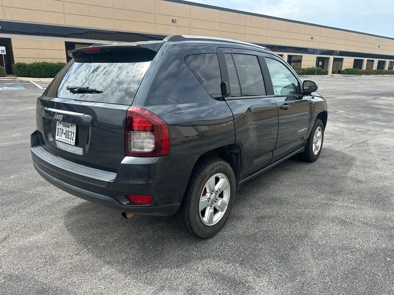Jeep Compass Vehicle Full-screen Gallery Image 04