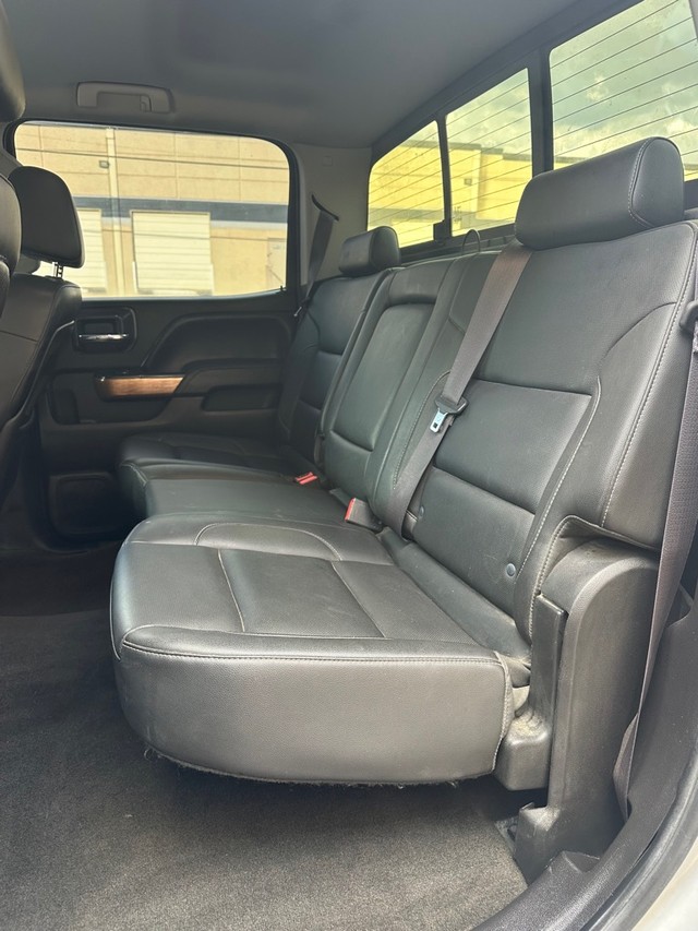 Chevrolet Silverado 3500HD Vehicle Full-screen Gallery Image 9